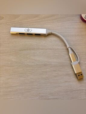 Silver USB Hub with 4 Ports